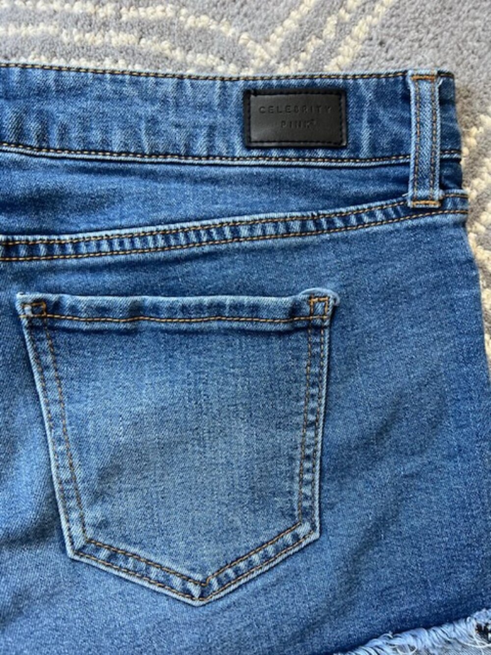 Celebrity Pink  Cutoff Cuffed Denim Jean Shorts Women's Size  5/27 - Picture 4 of 9